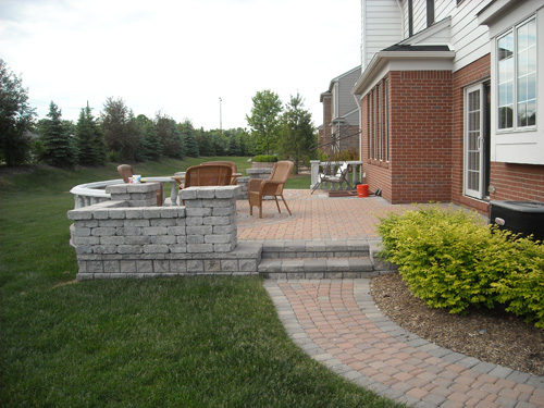 paver patio and wall design Michigan