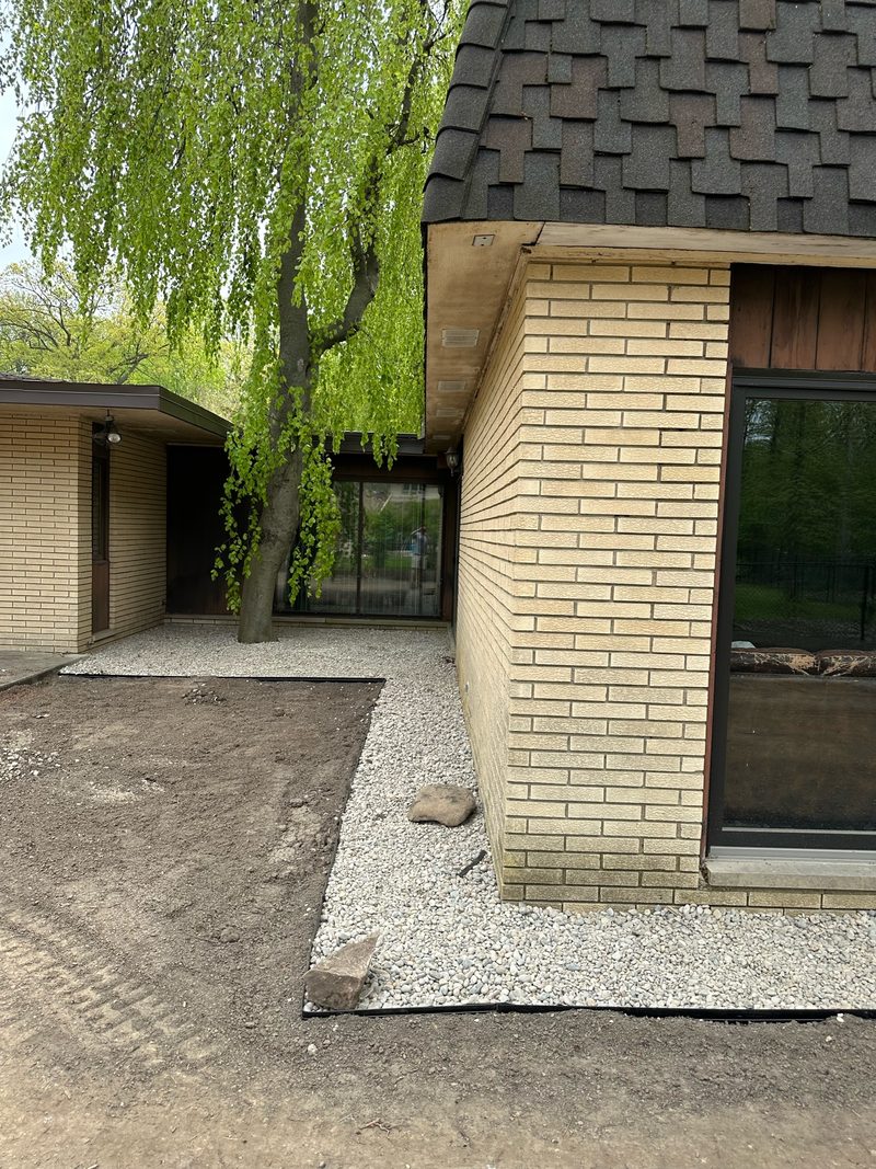 Gravel drainage bed along foundation