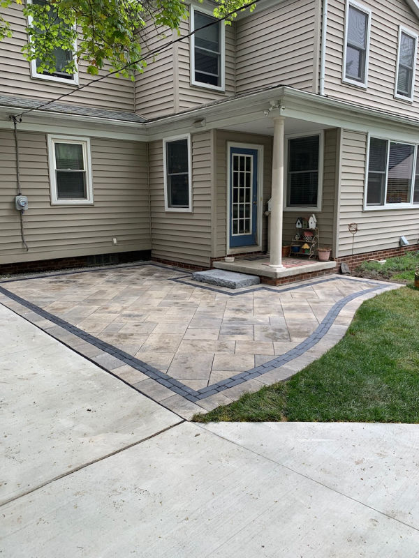  Paver Patio Adds Usable Space to the Landscaping